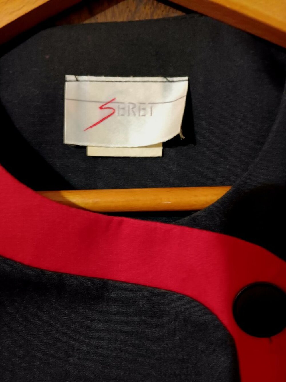 NWT - SERET Red and Black Designer Women's 2-pc Skirt Suit, Circa 2000 Size 7/8.